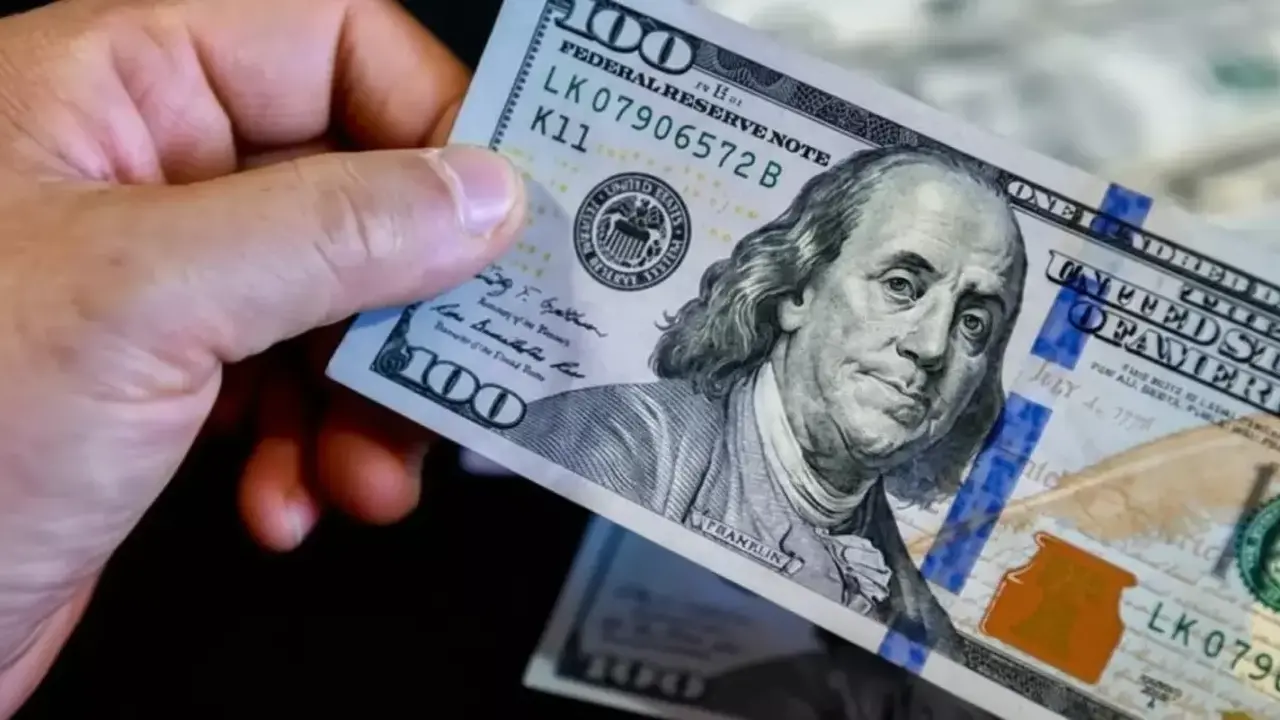 تحرك مفاجئ في سعر الدولار داخل البنك الأهلي وCIB أمام الجنيه المصري اليوم